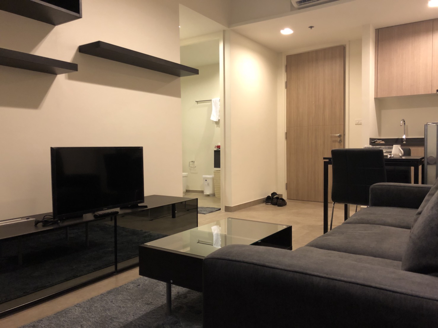 Lovely New 1 Bedrooms Condominium Unit Is Now Available For